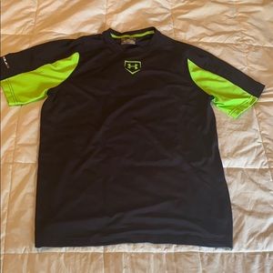 Under Armor heat gear loose fit size small tee